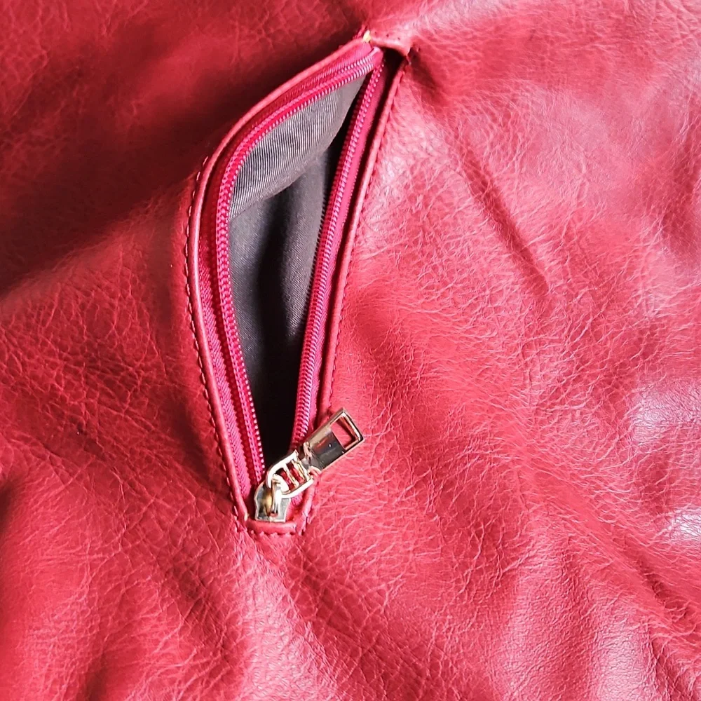 Red Faux Leather Golden Metal Accent Multi Pocket Zipper Purse Adustable Strap - Picture 4 of 11